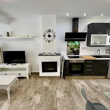 Сasa de vacaciones Escapada De Relax Y Diseno Con Piscina Y Barbacoa *