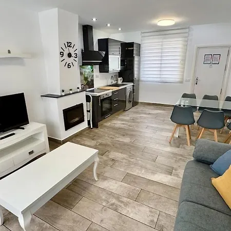 Escapada De Relax Y Diseño Con Piscina Y Barbacoa